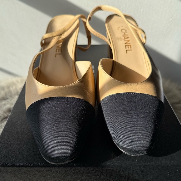 BNIB Chanel Cap Toe CC Slingback Pumps 41.5 Beige/Black - Picture 1 of 10